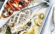 zeebaars-uit-de-oven-met-tijm-en-knoflook